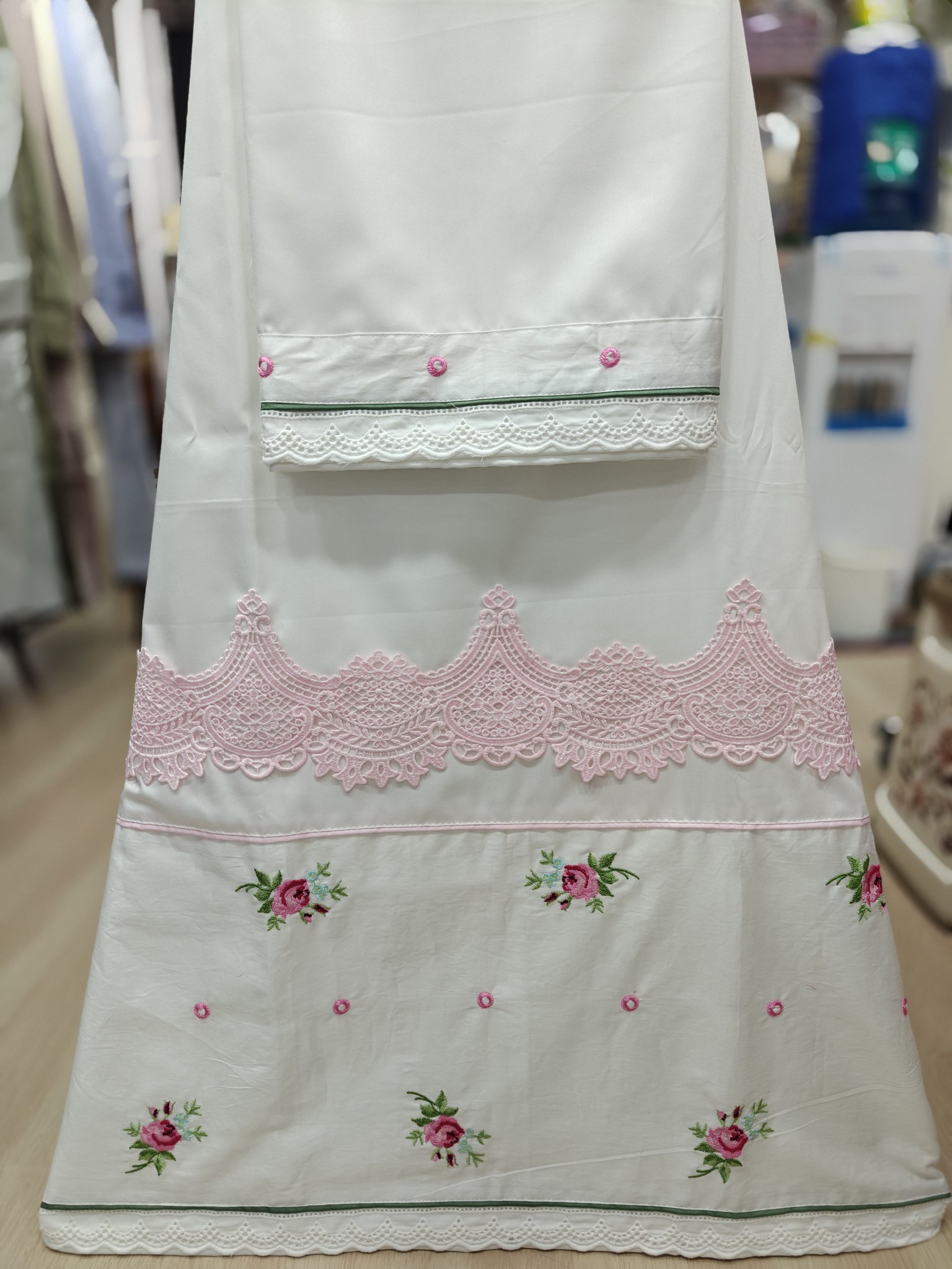 Whote Rida with Flowers Embroidered Belt Whote Rida with Flowers Embroidered Belt
